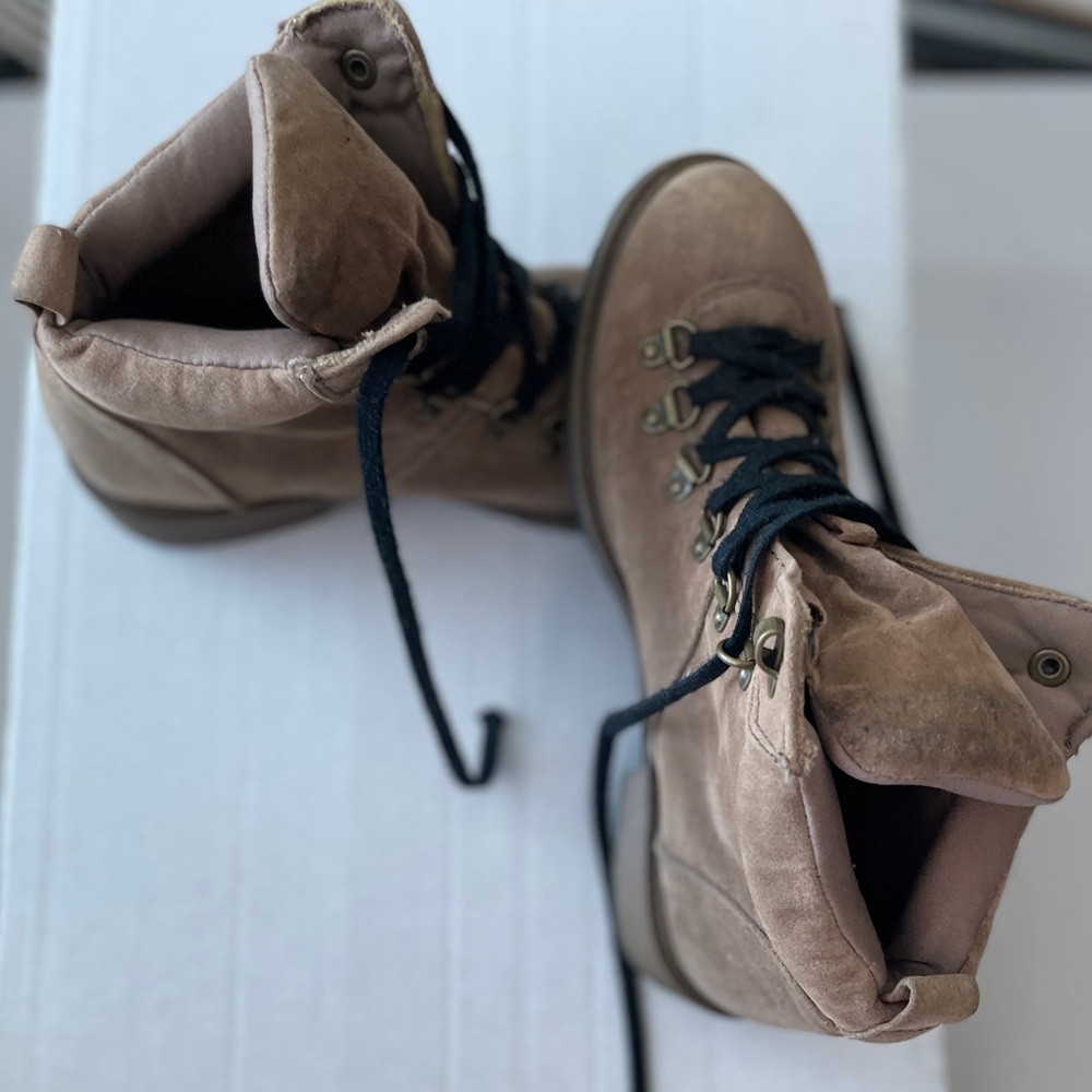 FERGIE Ankle Boots Womens 7 1/2 Brown Hiking Lace Up Fergalicious